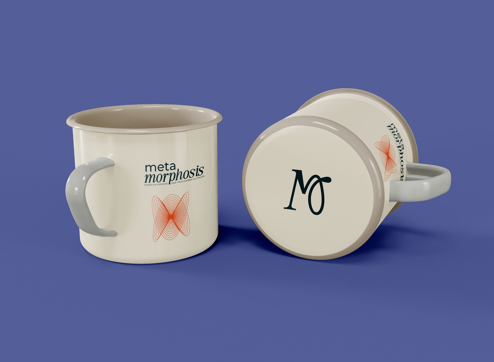 Dos tazas esmaltadas con el logotipo y el monograma