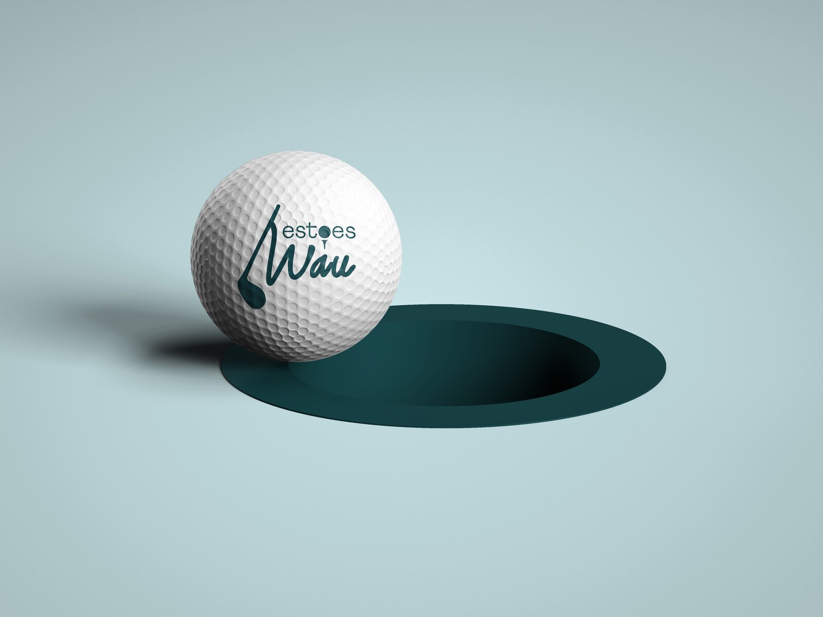 Bola de golf con el emblema de Esto es Wau al borde del hoyo, sobre fondo verde petróleo