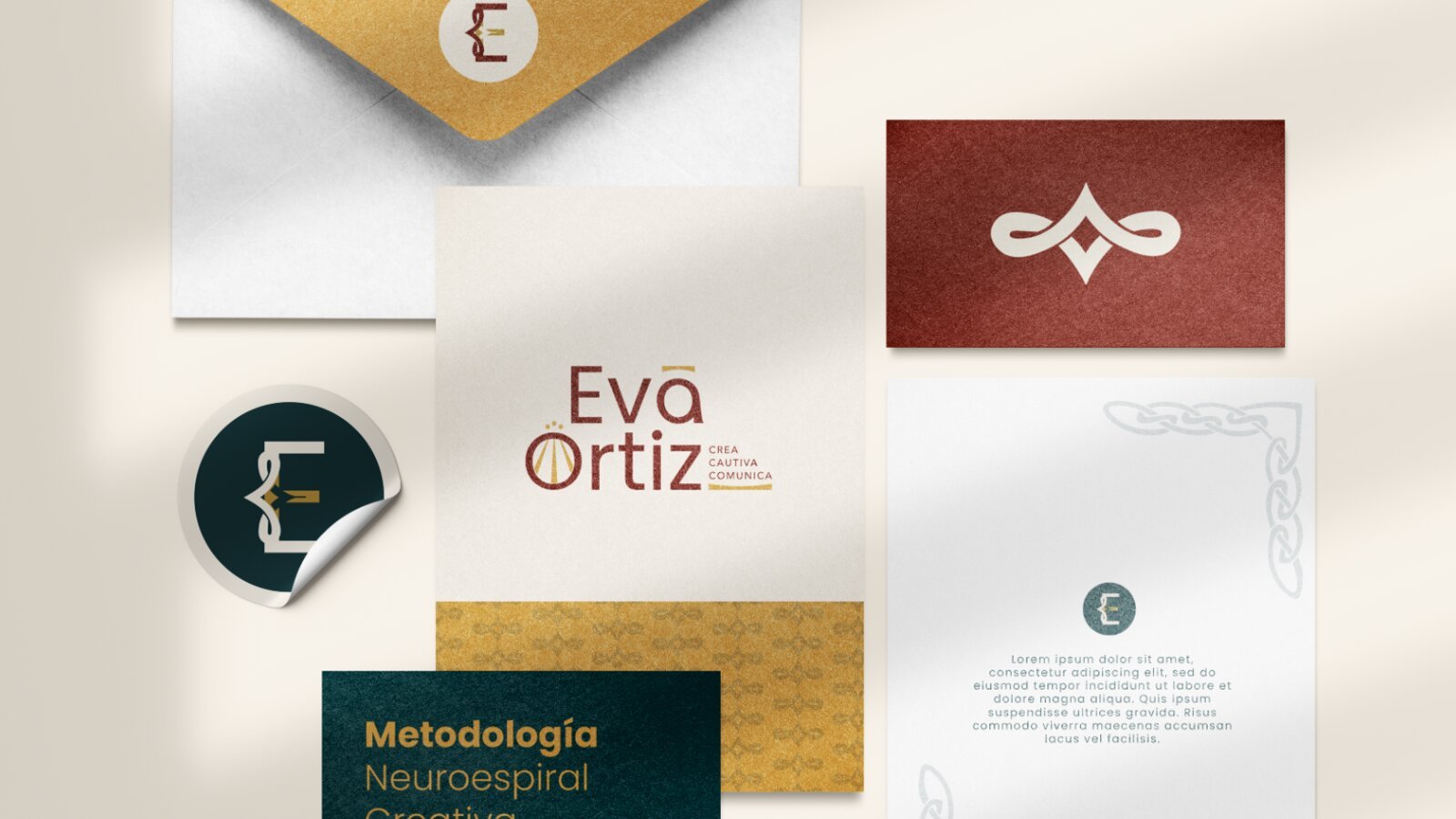 Papelería de Eva Ortiz con sobre dorado