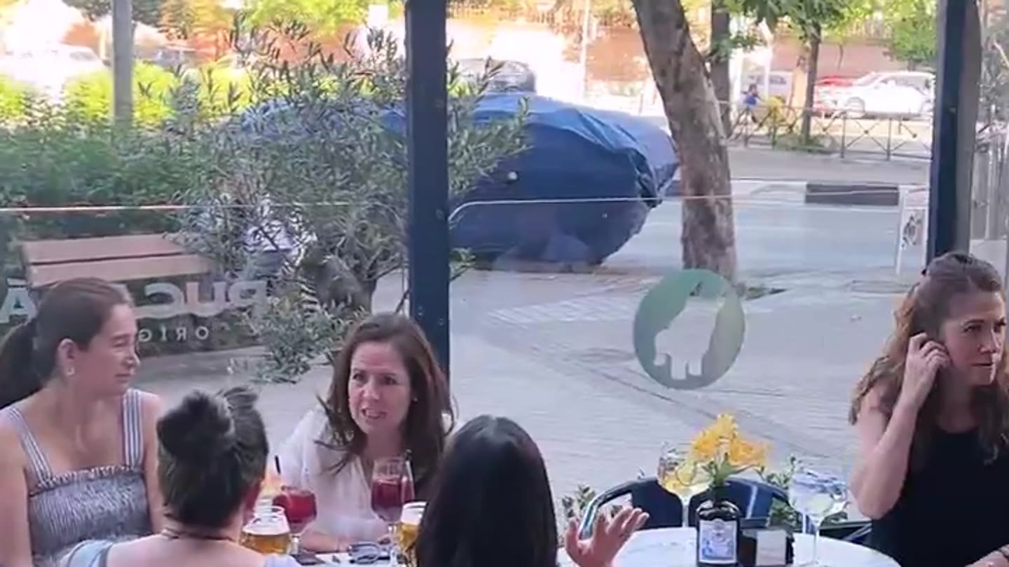 Terraza del restaurante Pucará con clientes en un vídeo de marca