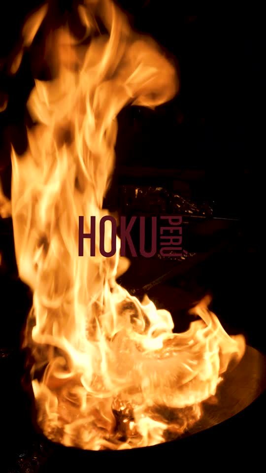 Llamarada en la cocina con el logotipo de Hoku