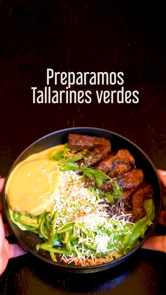Preparación de tallarines verdes