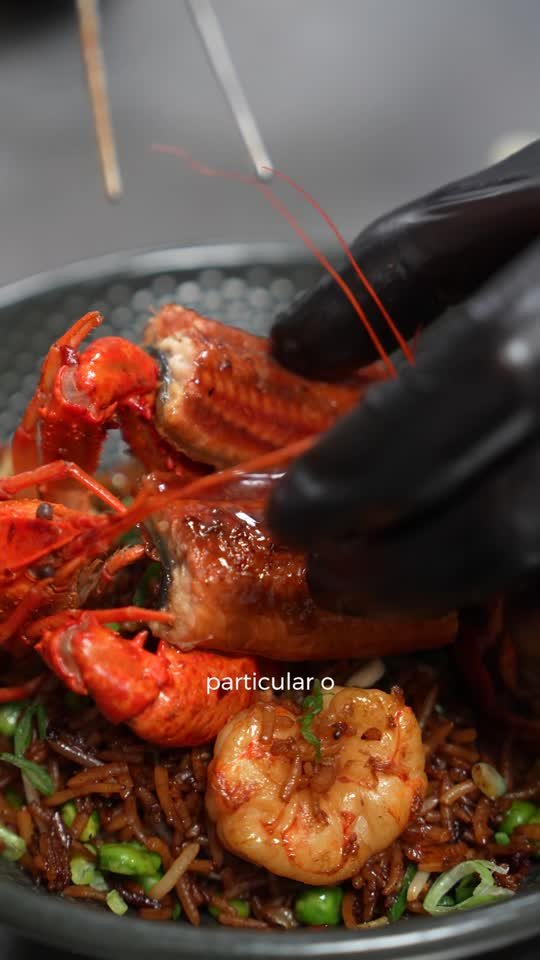Arroz chaufa con bogavante y langostinos