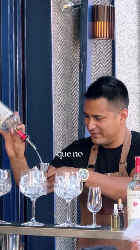 Servicio de pisco en la barra